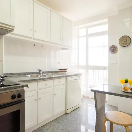 Sunny 4 Bedroom - With View Coimbra