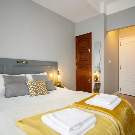 Sunny 4 Bedroom - With View *