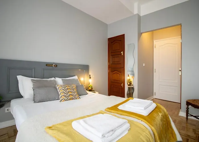 Sunny 4 Bedroom - With View *