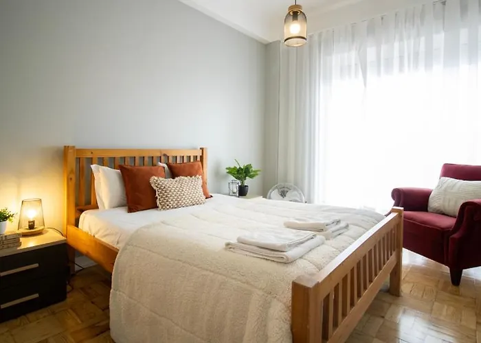 Sunny 4 Bedroom - With View *