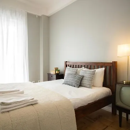 Sunny 4 Bedroom - With View