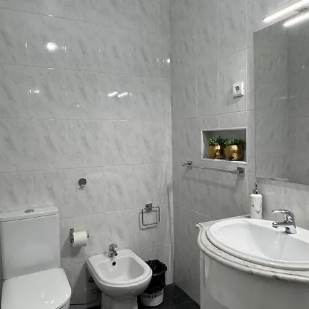 Sunny 4 Bedroom - With View