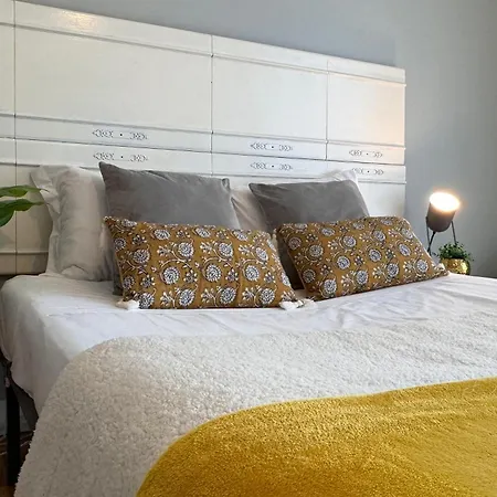 Sunny 4 Bedroom - With View Apartment