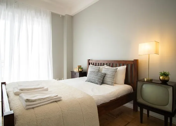 Sunny 4 Bedroom - With View